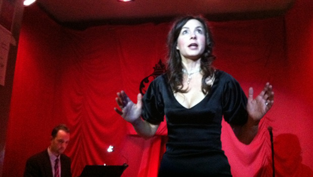 Indre Viskontas, singing at Opera on Tap performance